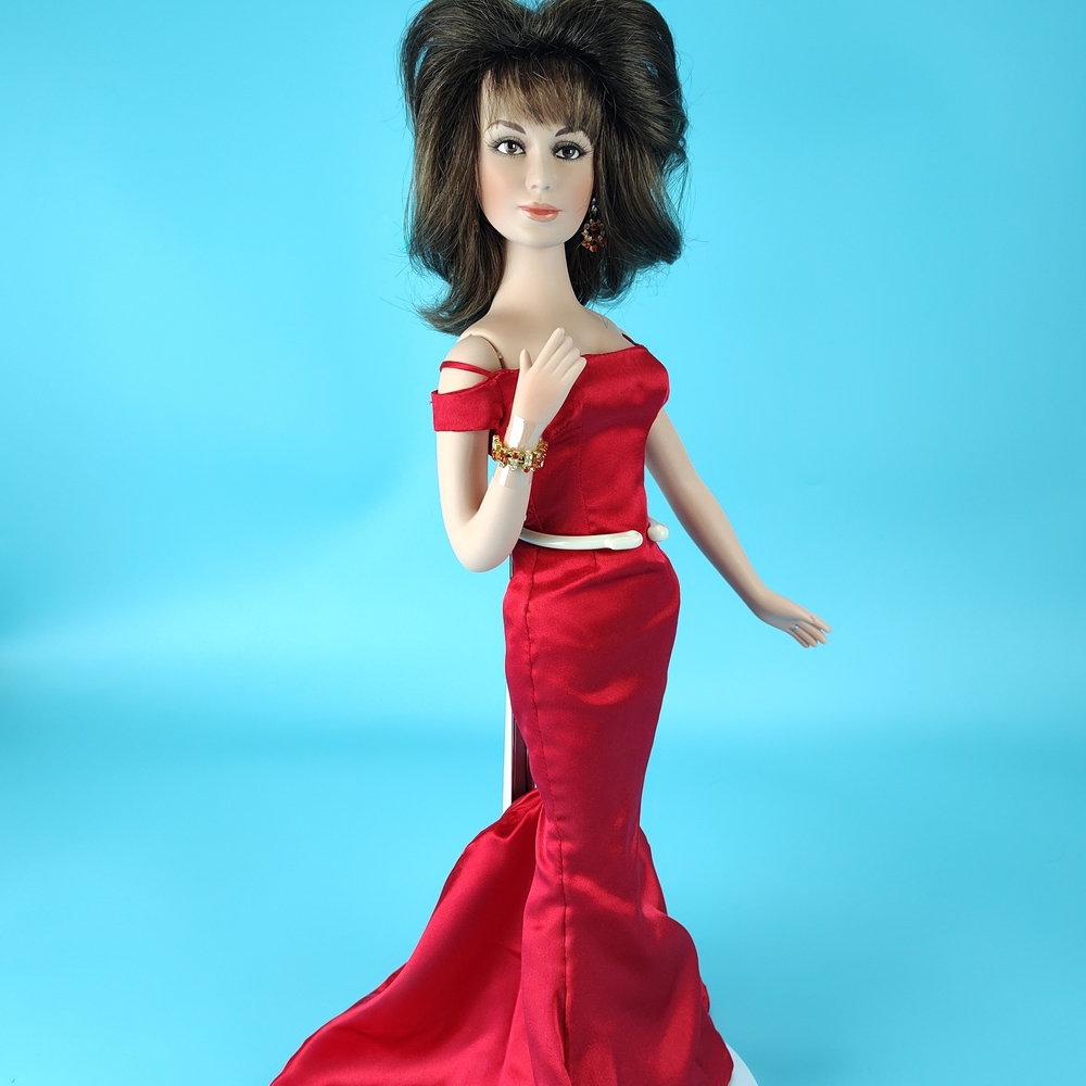 Susan Lucci Porcelain Doll " And The Winner Is "  1997 2000 Limited Ed Red Dress
